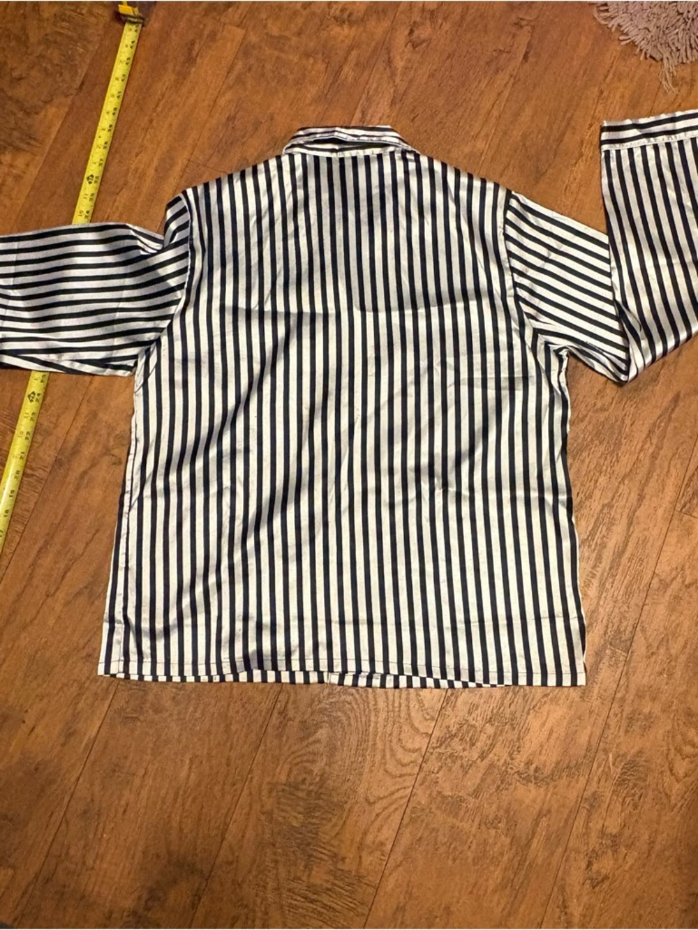 Striped blue/white satin like matching pajamas long sleeve button up & pants m - Picture 5 of 12